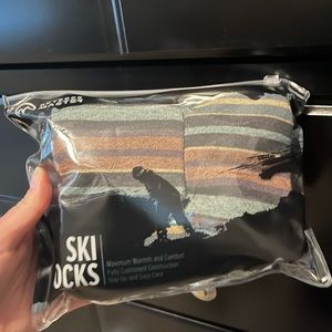 Brand new 2 pack ski socks!!